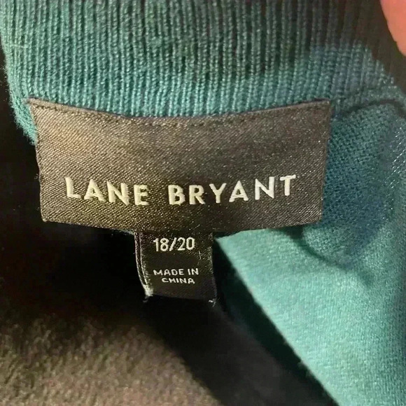 Lane Bryant V-Neck Emerald Green Sweater - Size 18/20 (2X) - Picture 4 of 7